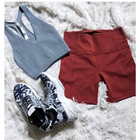 Free Throw Scoop Neck Cropped Top - Picture 10 of 12